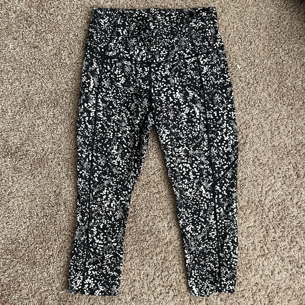 Lululemon Cropped Pattern Leggings